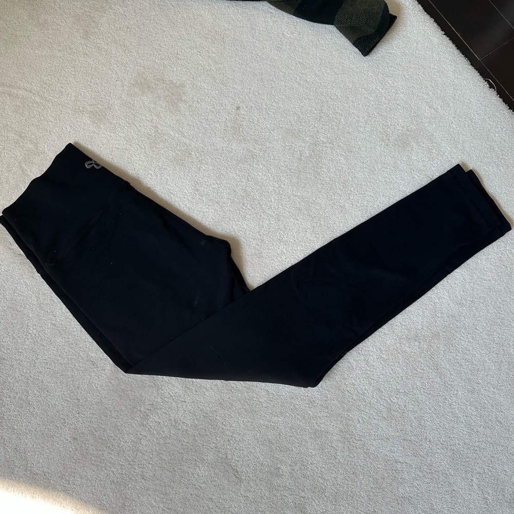 Aritzia black leggings Size M TNA brand